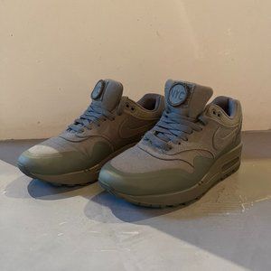 Army Green Nike Air Max 90 Size 7.5